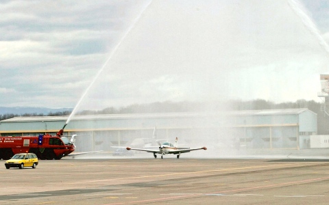 GINEBRA arrival PLJ rolling in after Follow Me ARCO de agua04.04.2004